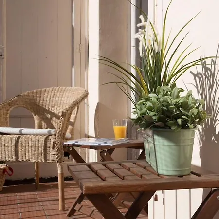 Priority Fira Apartments Apartament *
